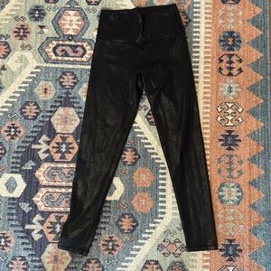 Aerie Offline leather like leggings M
